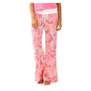 Lilly Pulitzer The beach pant in “Love Birds”